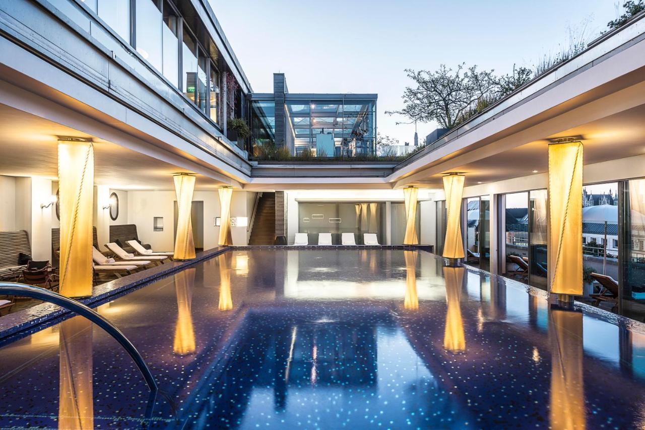 Hotel Bayerischer Hof München Ngoại thất bức ảnh The pool at the Mandarin Oriental Munich