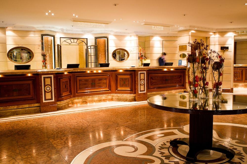 Hotel Bayerischer Hof München Ngoại thất bức ảnh The lobby of the hotel