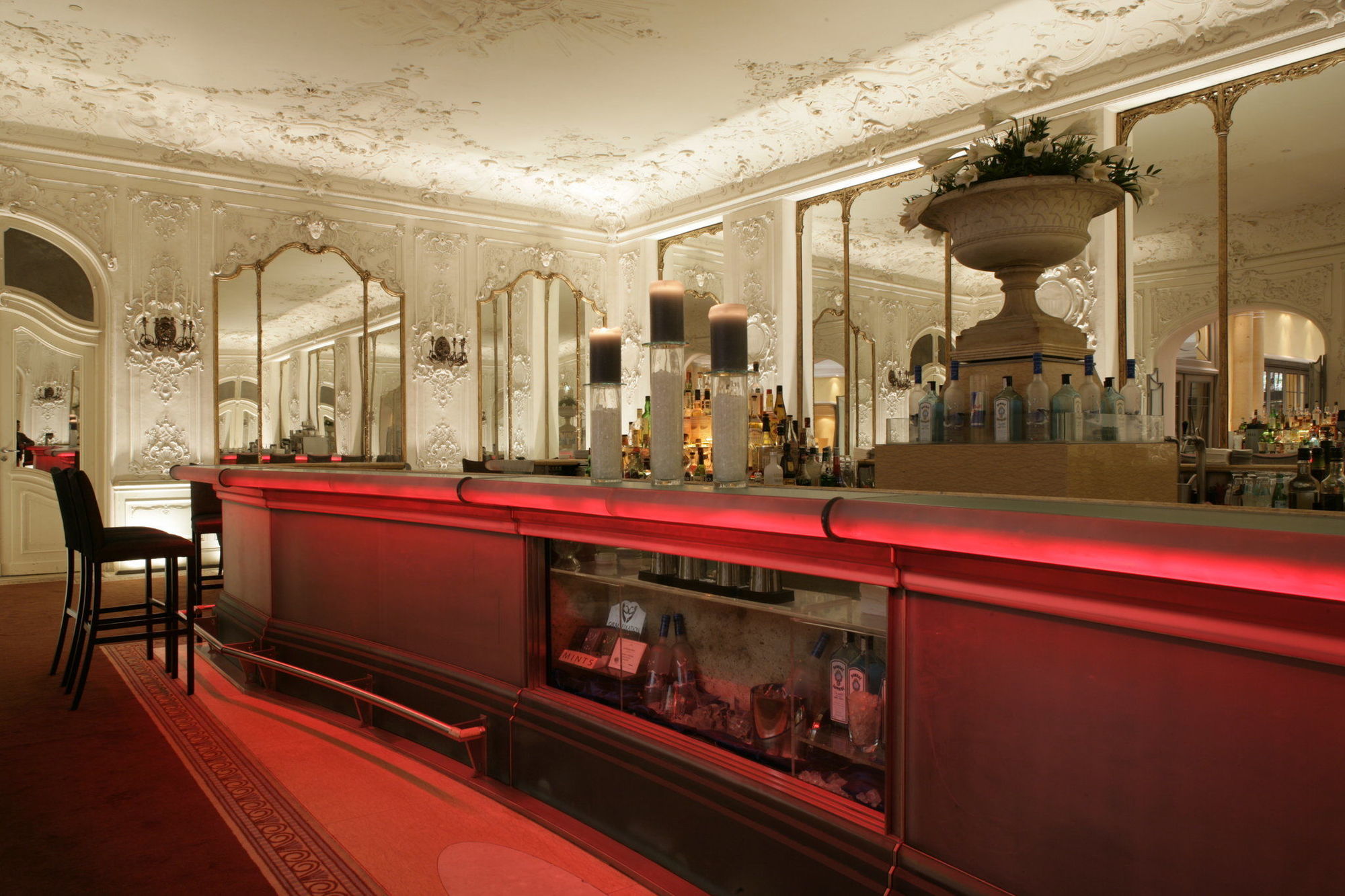 Hotel Bayerischer Hof München Ngoại thất bức ảnh The bar