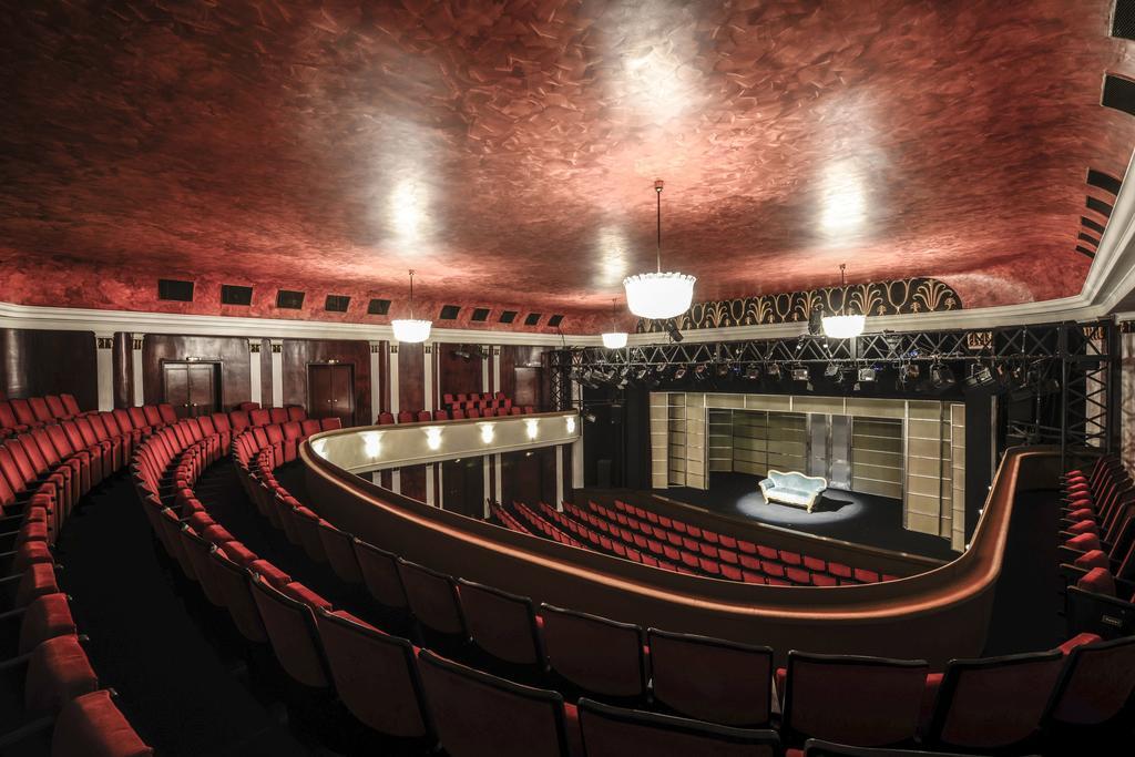 Hotel Bayerischer Hof München Ngoại thất bức ảnh The interior of the restored theatre